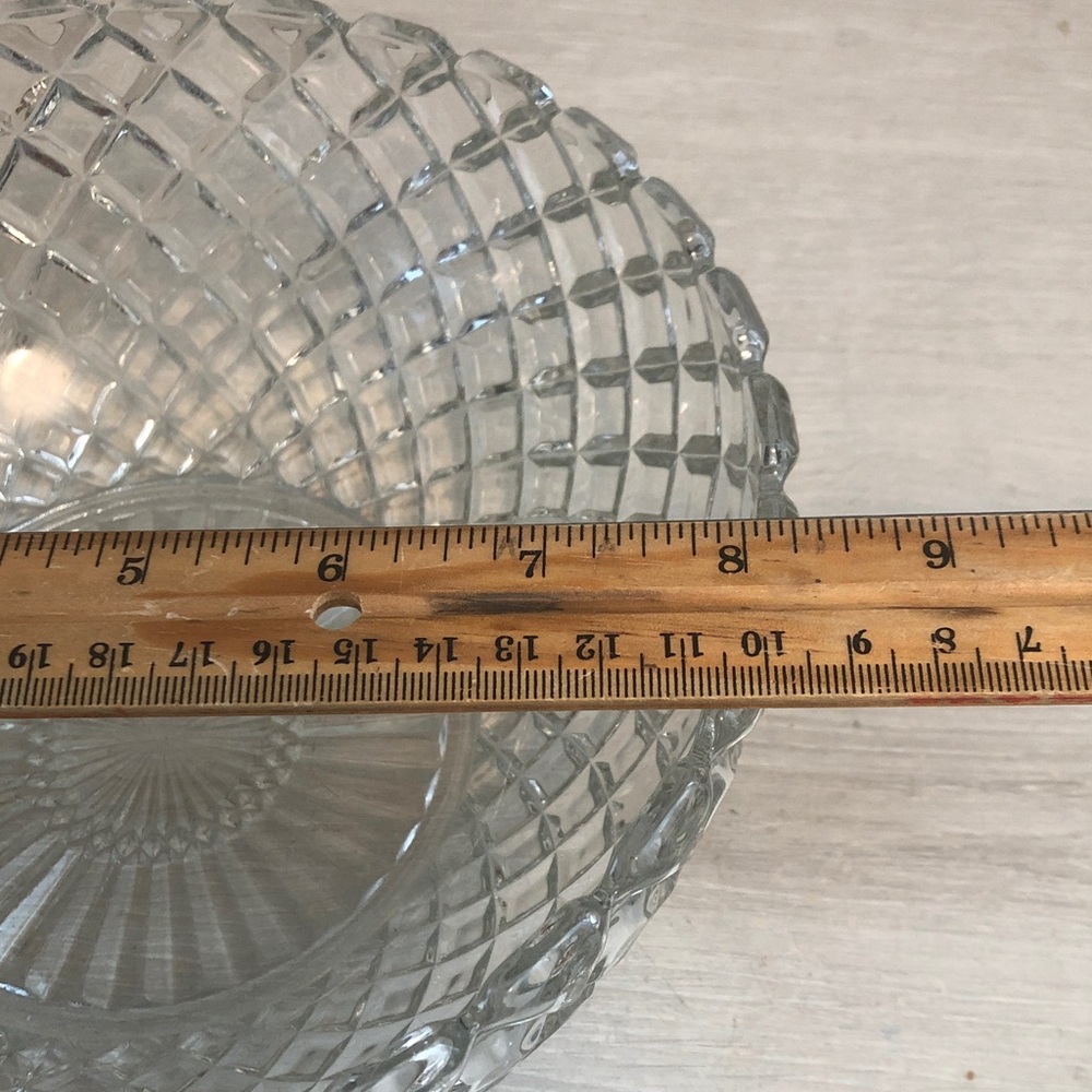 Anchor Hocking's Waterford Clear 8 1/4" Sparkling Glass Serving Bowl - Picture 2 of 4